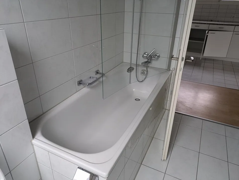Charmante 2-Zimmer-Dachwohnung mit Balkon zu vermieten