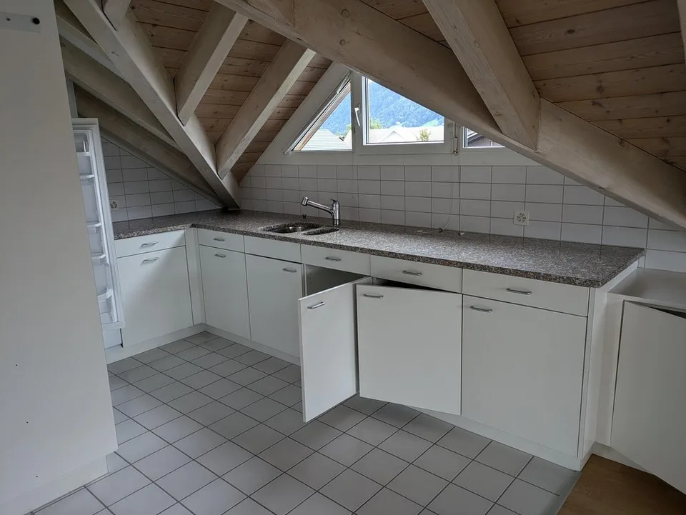 Charmante 2-Zimmer-Dachwohnung mit Balkon zu vermieten