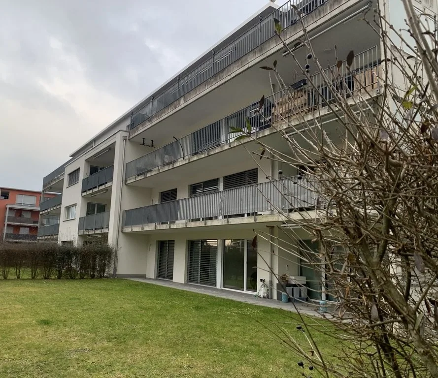 Auto-Einstellplatz in Näfels