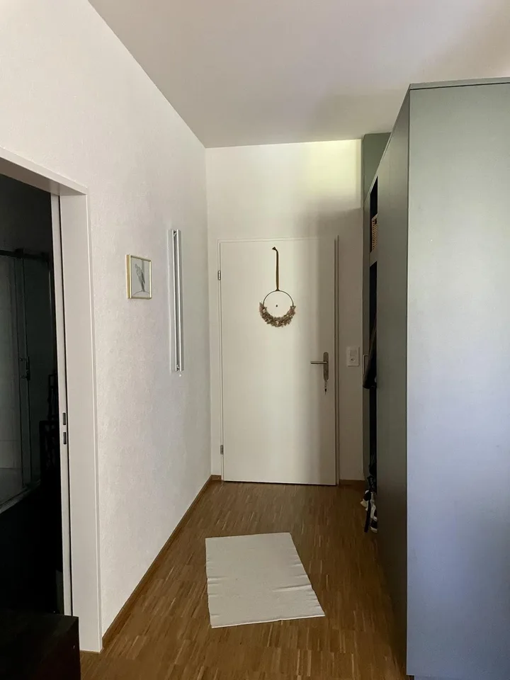 Modernes 2-Zimmer-Loft mit Balkon und Bergblick in Glarus Nord