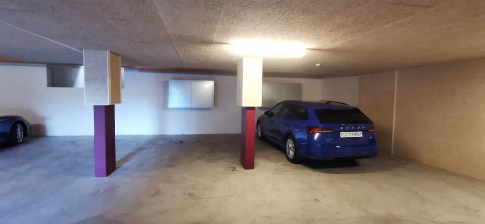 Parkplatz in Einstellhalle