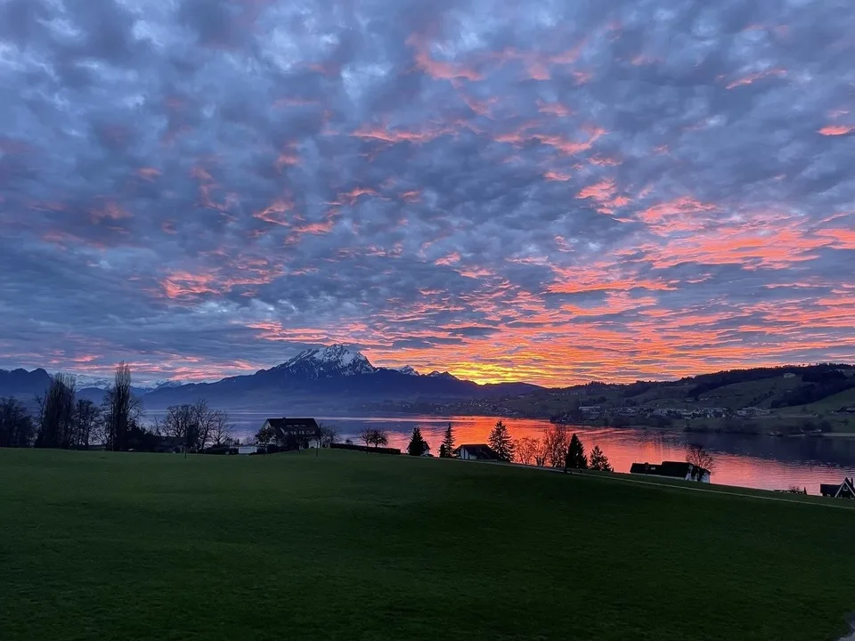 Möblierte 2.5-Zimmerwohnung mit Seesicht & Abendsonne in Küssnacht am Rigi (befristet)