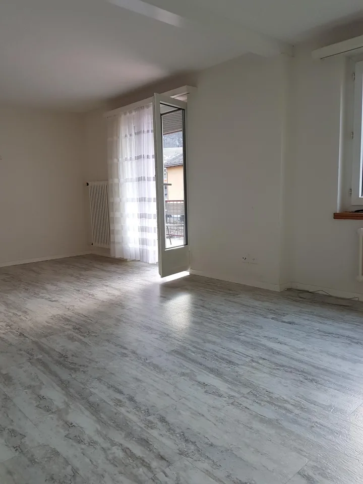 Attraktive 3,5 Zimmer-Whg mit grossem Balkon in Netstal zu vermieten