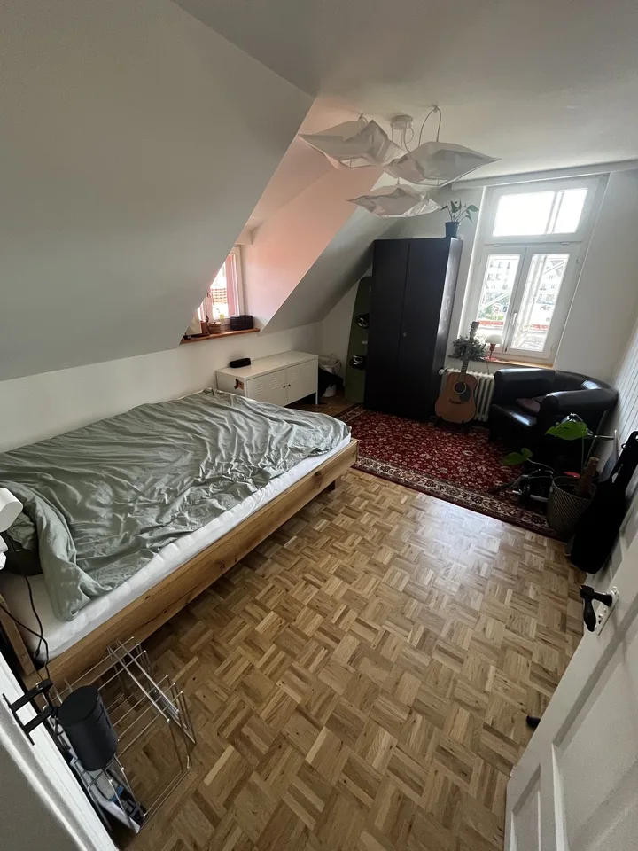 Zimmer wird frei in schönem Altbauhaus
