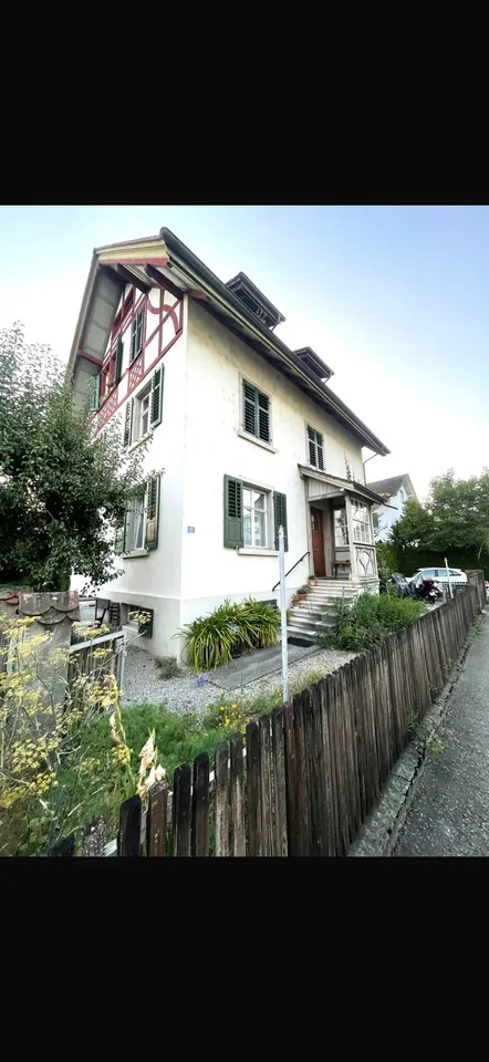 Zimmer wird frei in schönem Altbauhaus