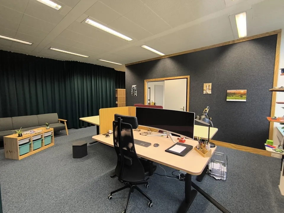 Dein Arbeitsplatz direkt am Bahnhof Rüti ZH – Modern, Flexibel & Highspeed