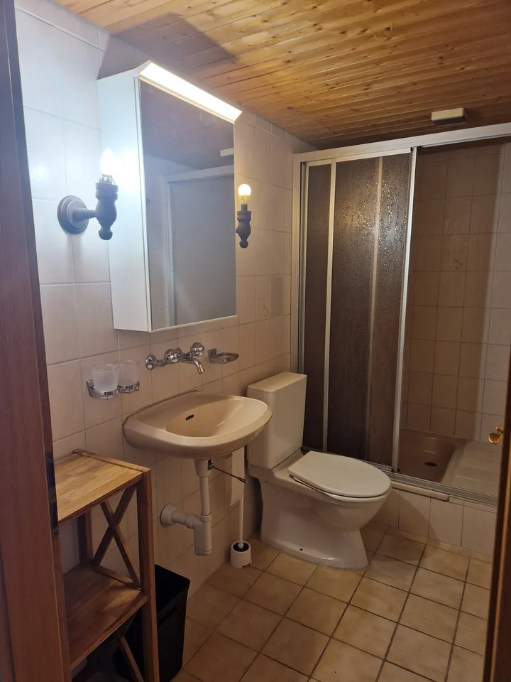 1 Zi wohnung mit Dusche WC in Hinwil per 1.9.2026 / Gemeinschaftsküche