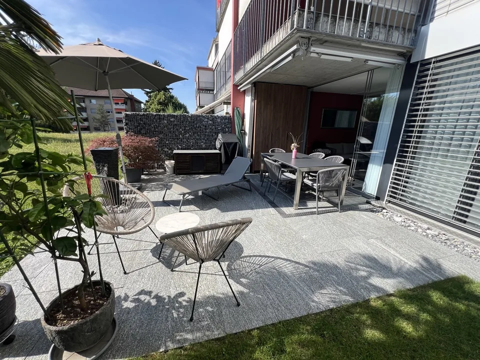 Moderne 5.5 Zimmer Erdgeschosswohnung
