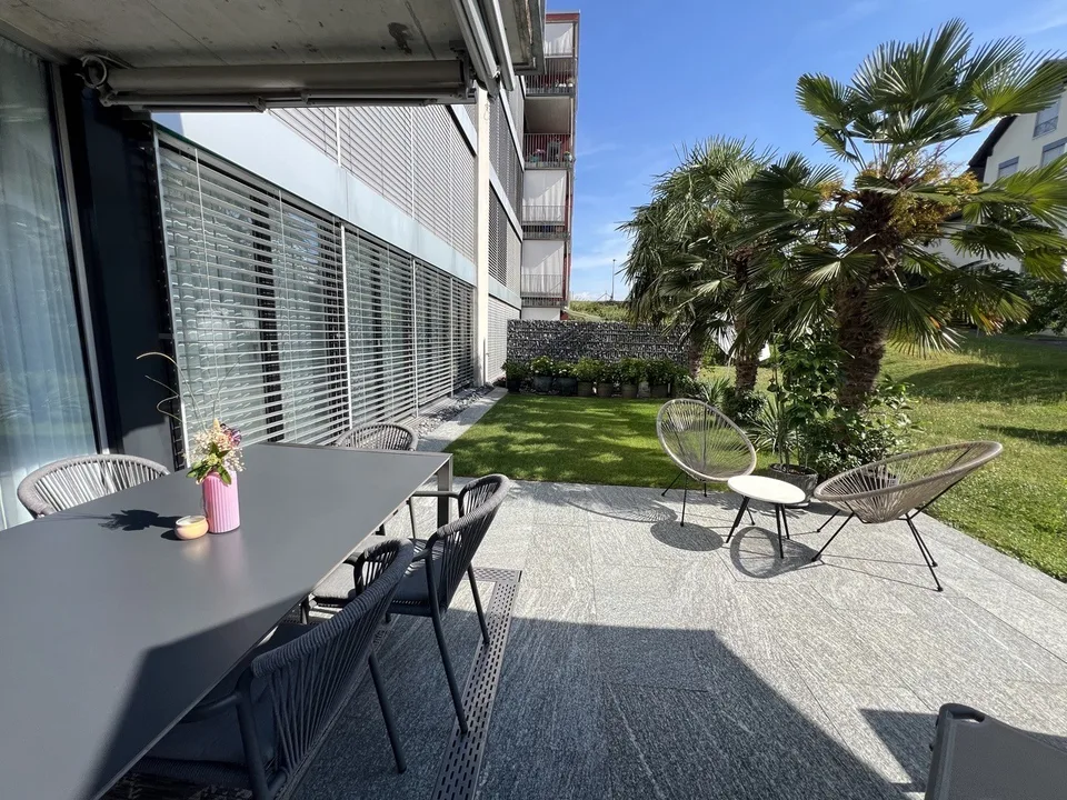 Moderne 5.5 Zimmer Erdgeschosswohnung