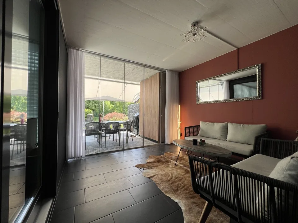 Moderne 5.5 Zimmer Erdgeschosswohnung