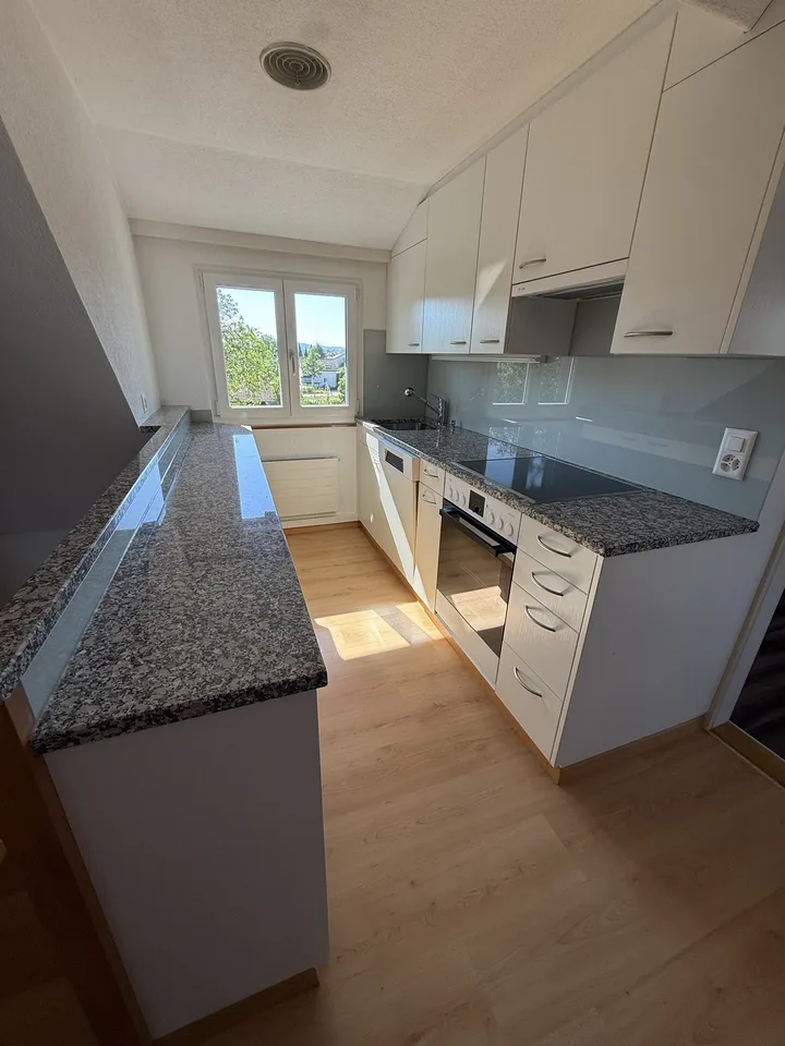 Schöne, geräumige Dachwohnung in ruhiger, kinderfreundlicher Umgebung