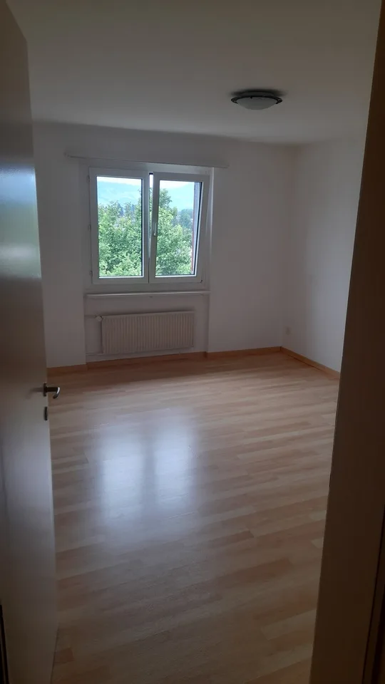 Zur Untermiete: 13.6 qm Zimmer in ruhiger 3-Zimmer-Wohnung