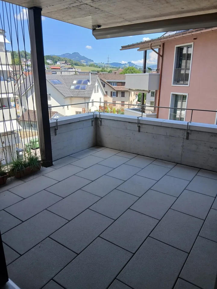 Helle Neubauwohnung mit grossem Balkon