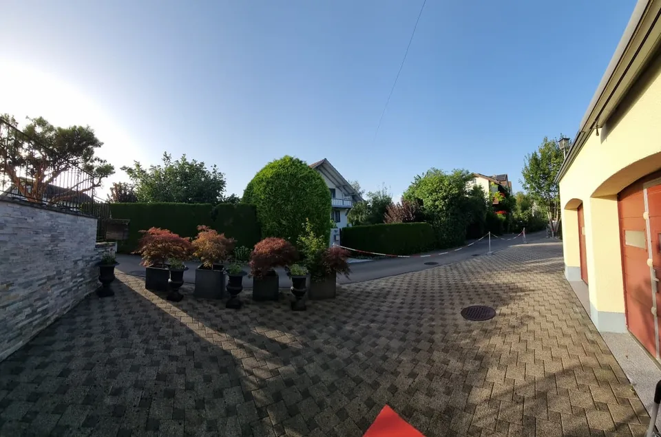 Vielseitige Gewerbefläche mit Gewerbeküche, Doppelgarage & 10 Parkplätzen