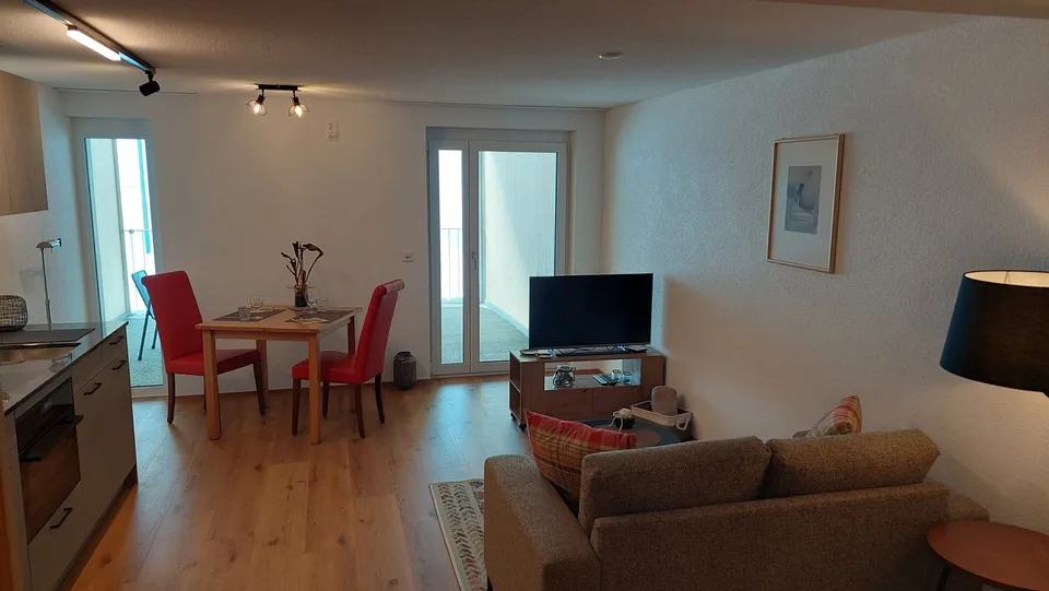 1.5 Zi.-Studio möbliert bis 2 Pers. Grosser Balkon verglast