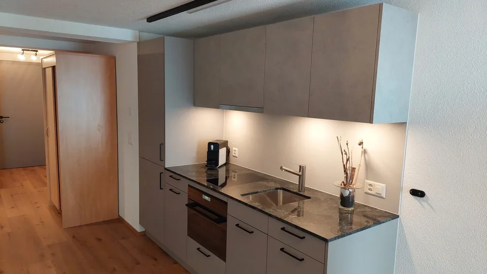 1.5 Zi.-Studio möbliert bis 2 Pers. Grosser Balkon verglast