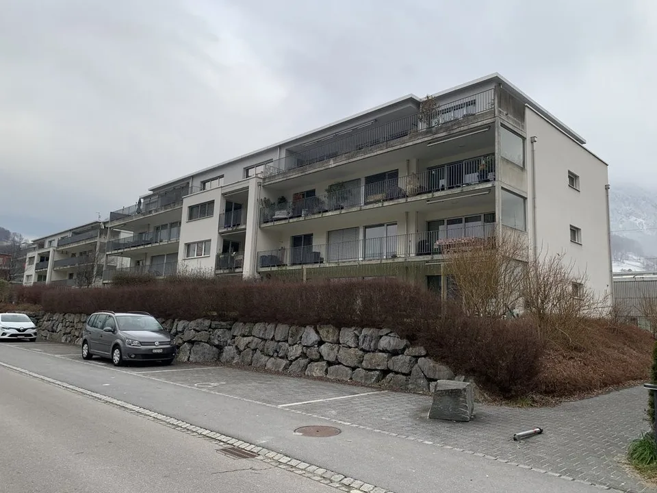 4.5 Zimmer-Attikawohnung zu vermieten - im Herzen von Näfels