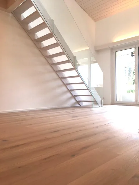 Wunderschöne Dachgeschoss-Wohnung im steuergünstigen Altendorf mit Seeblick