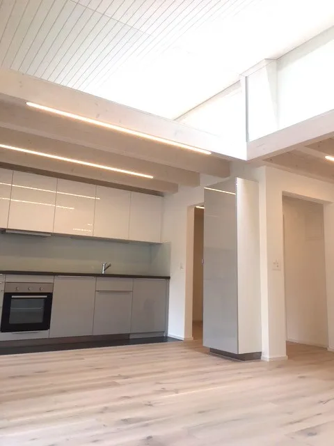 Wunderschöne Dachgeschoss-Wohnung im steuergünstigen Altendorf mit Seeblick