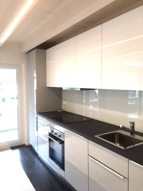 Wunderschöne Dachgeschoss-Wohnung im steuergünstigen Altendorf mit Seeblick