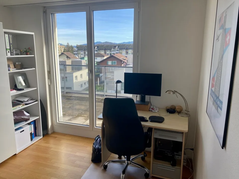 Luxuriöse 3.5 Zimmer Wohnung mit atemberaubenden Bergblick – befristete Untermiete für mindestens 6 Monate ab November 2026 / Luxurious 3.5-room apartment with breathtaking mountain view – temporarily for minimum 6 months starting November 2026