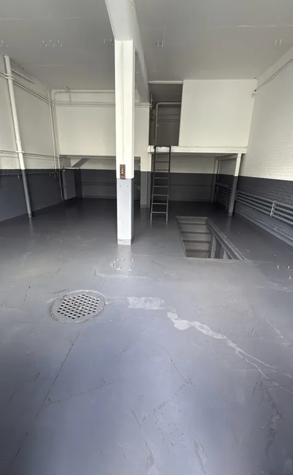 Werkstatt mit Büro