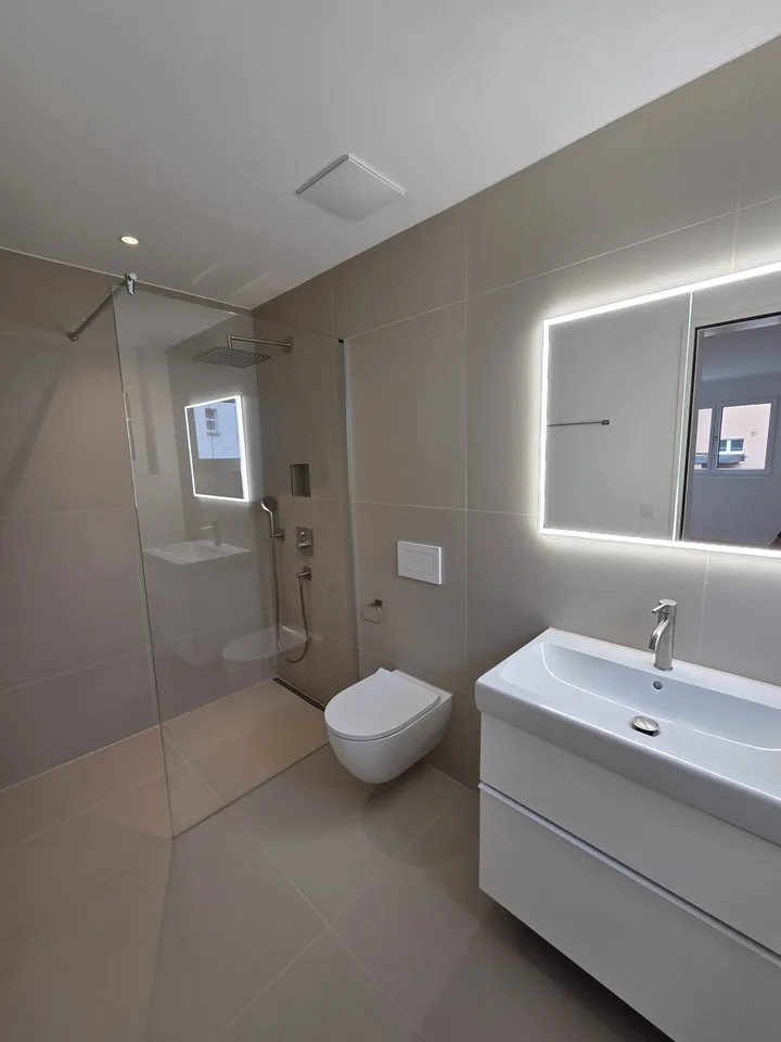 Moderne 3.5 Zimmer Neubau-Wohnung in ruhiger Lage