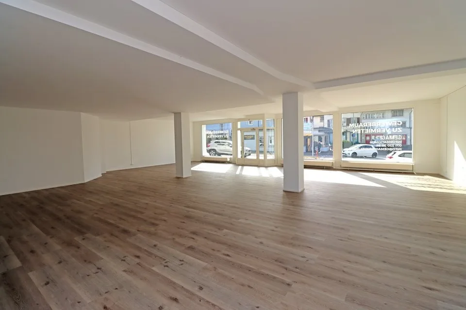 Modern ausgebaute Gewerbefläche zu vermieten