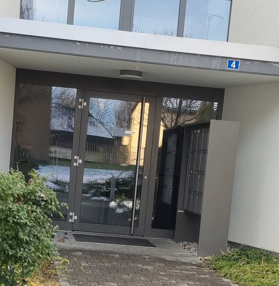 Ultra-modern, completely furnished 4 ½ room apartment  150m² (1’615 sq ft)