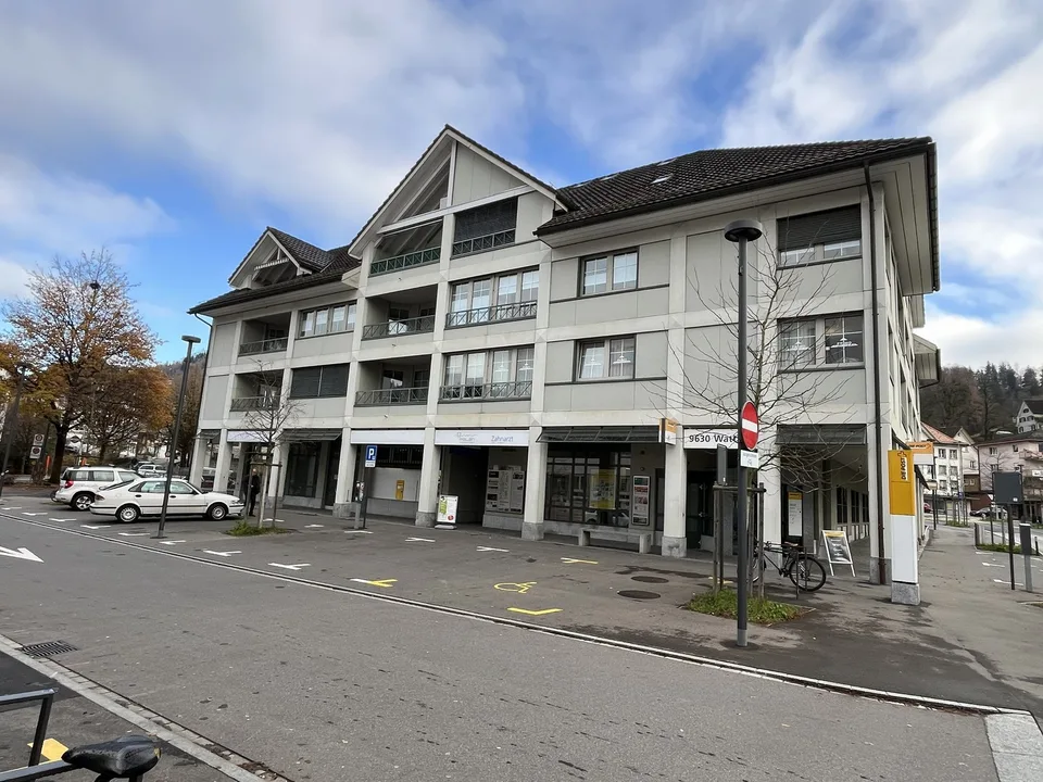 Gewerbeflächen (ehem. Postlokal) mit Parkplätzen