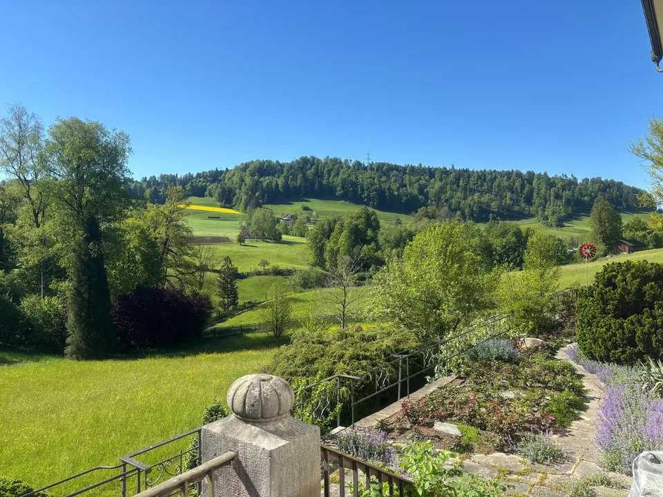 Stilvoll wohnen im eleganten Altbau mit Gartenidylle