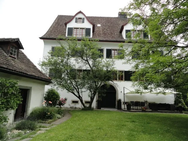 6 Zimmer Maisonette-Wohnung mit Einliegerwohnung in Stäfa befristet zu vermieten