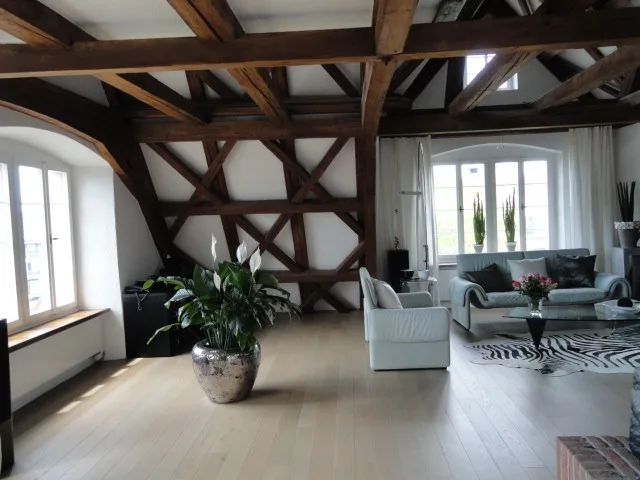6 Zimmer Maisonette-Wohnung mit Einliegerwohnung in Stäfa befristet zu vermieten