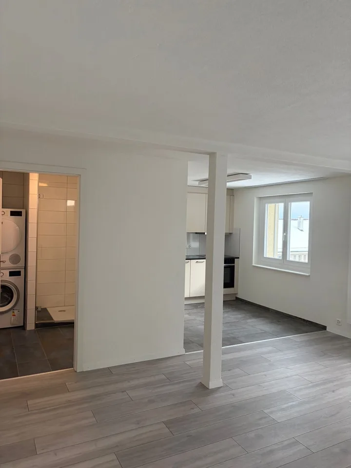Modernes 1.5 Zimmer (2025) mit Seesicht, Balkon und Toplage – nur 5 Gehminuten zum Bahnhof Oberrieden