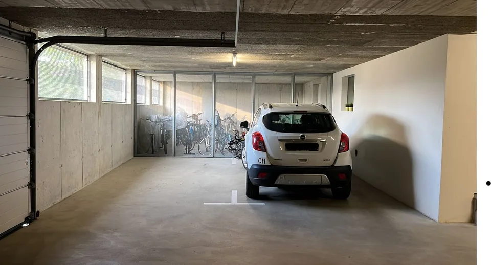 Einstellhallen-Parkplatz zu vermieten