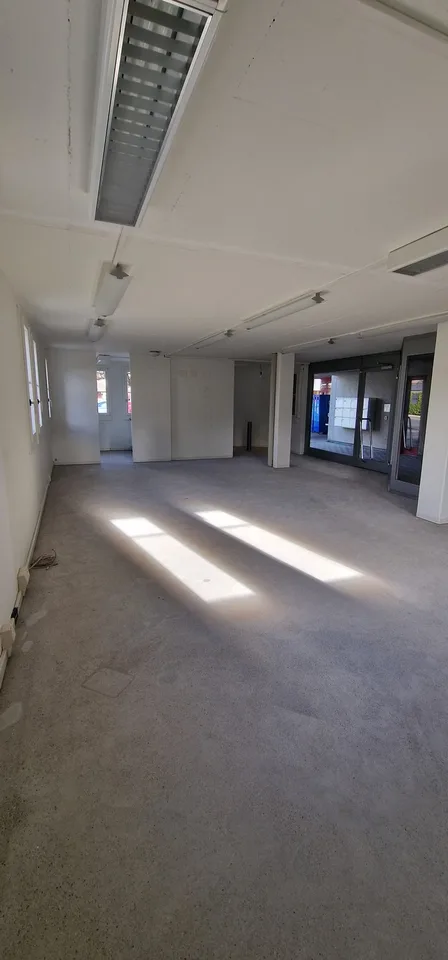 Ladenfläche im Dorfzentrum von Bonstetten