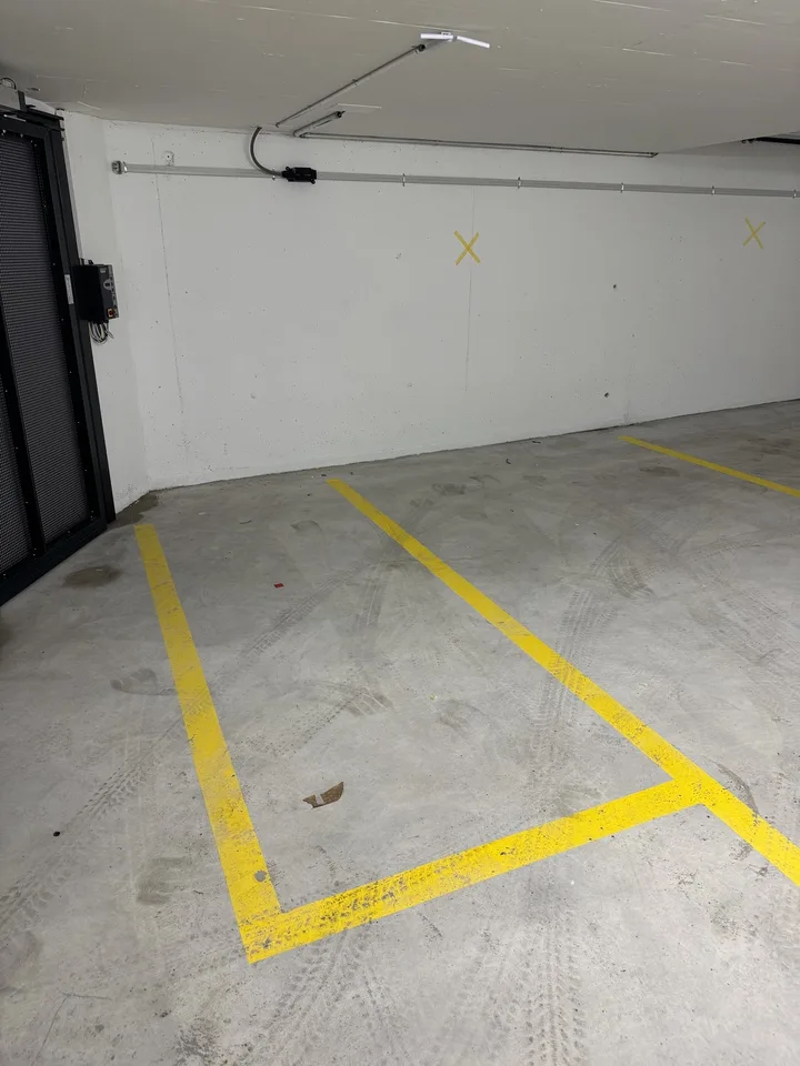 Motorrad Parkplatz in Tiefgarage zu vermieten in Hausen am Albis - Neubau