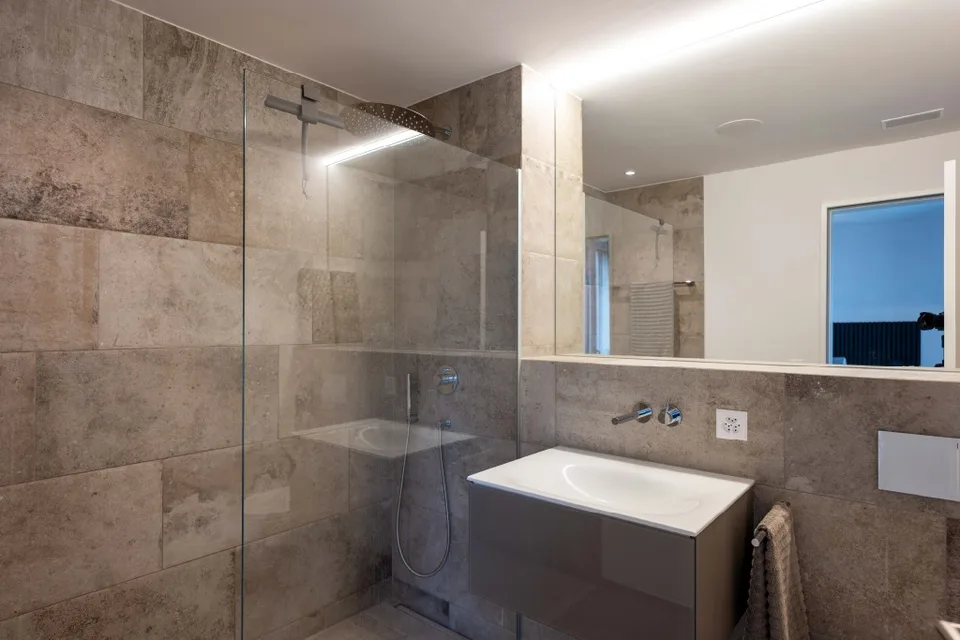 Exklusive 3.5-Zimmer-Wohnung mit modernstem Ausbaustandard in familienfreundlichem Quartier