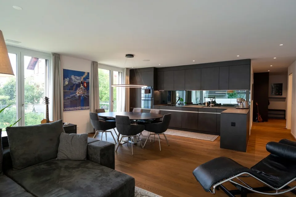 Exklusive 3.5-Zimmer-Wohnung mit modernstem Ausbaustandard in familienfreundlichem Quartier