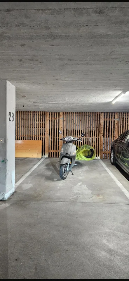 Parkplatz in Einstellhalle