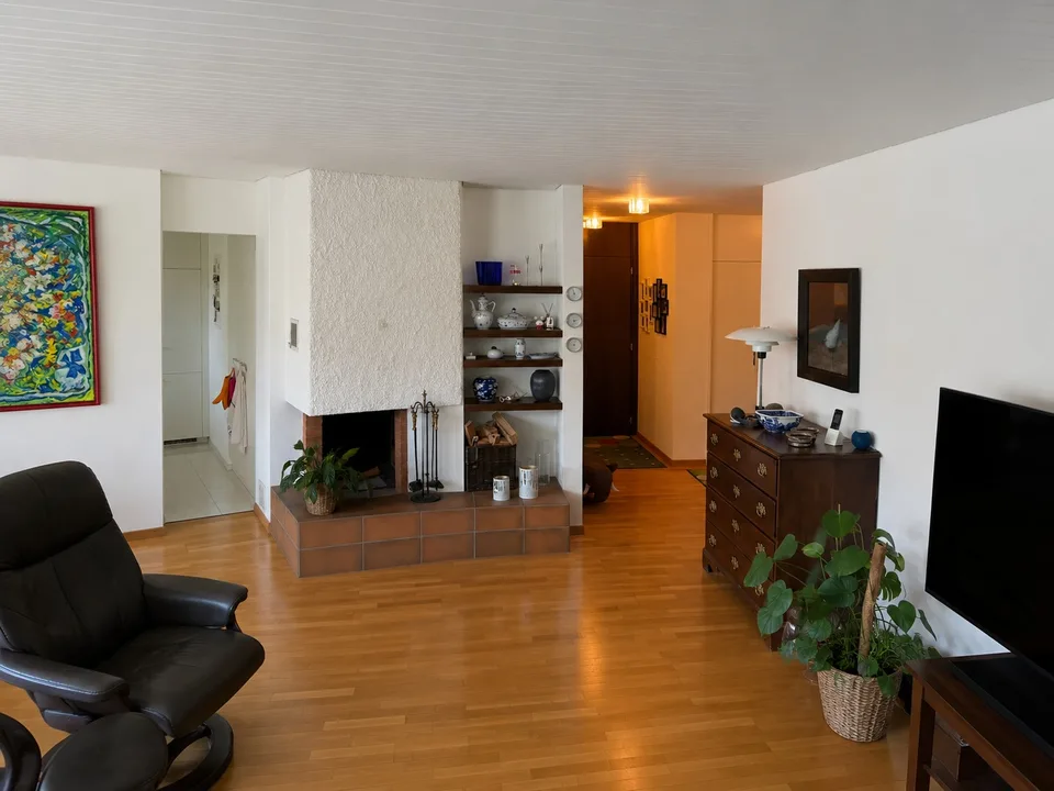 Schoene grosszuegige 4.5-Zimmer-Wohnung in Baar