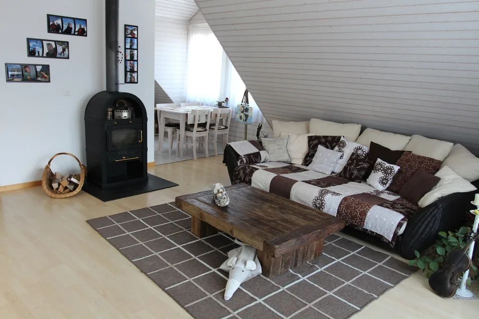Charmante 3.5-Zimmer-Dachwohnung mit viel Charakter im Herzen von Immensee