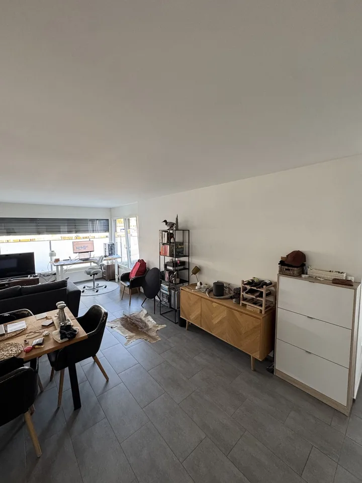 Helle und moderne Wohnung mit großer privater Terrasse