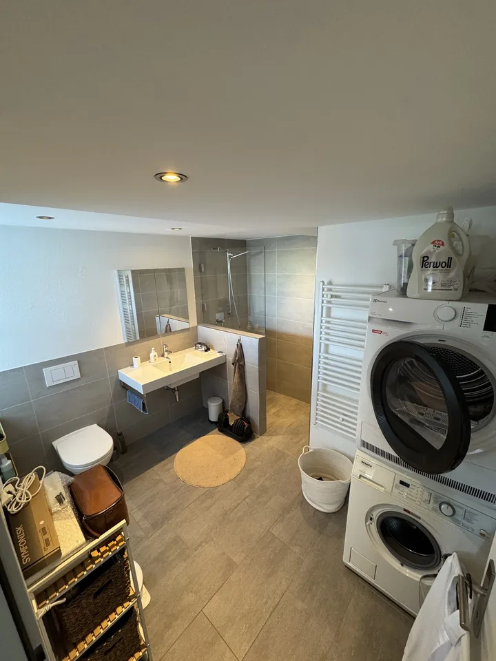 Helle und moderne Wohnung mit großer privater Terrasse