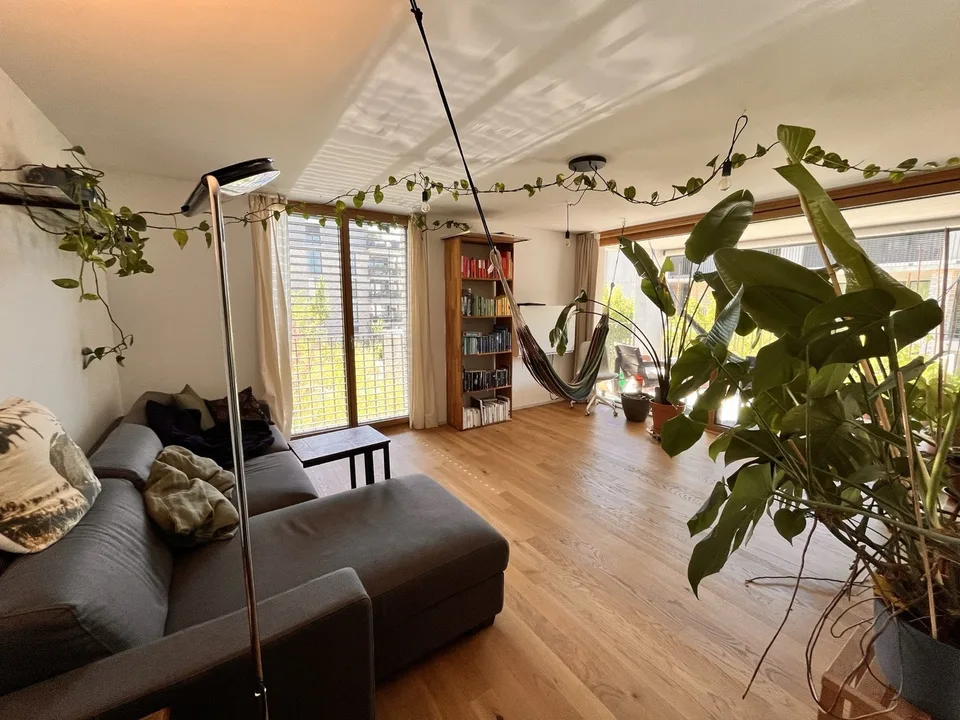 WG-Zimmer mit privatem Bad in grosszügiger Cluster-Wohnung mit Garten