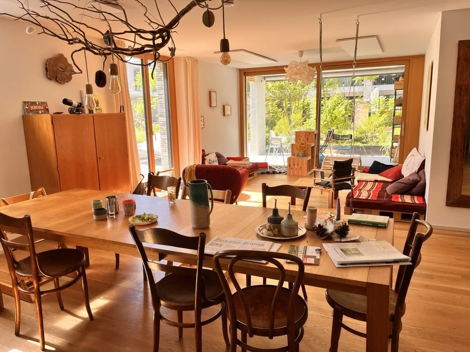 WG-Zimmer mit privatem Bad in grosszügiger Cluster-Wohnung mit Garten