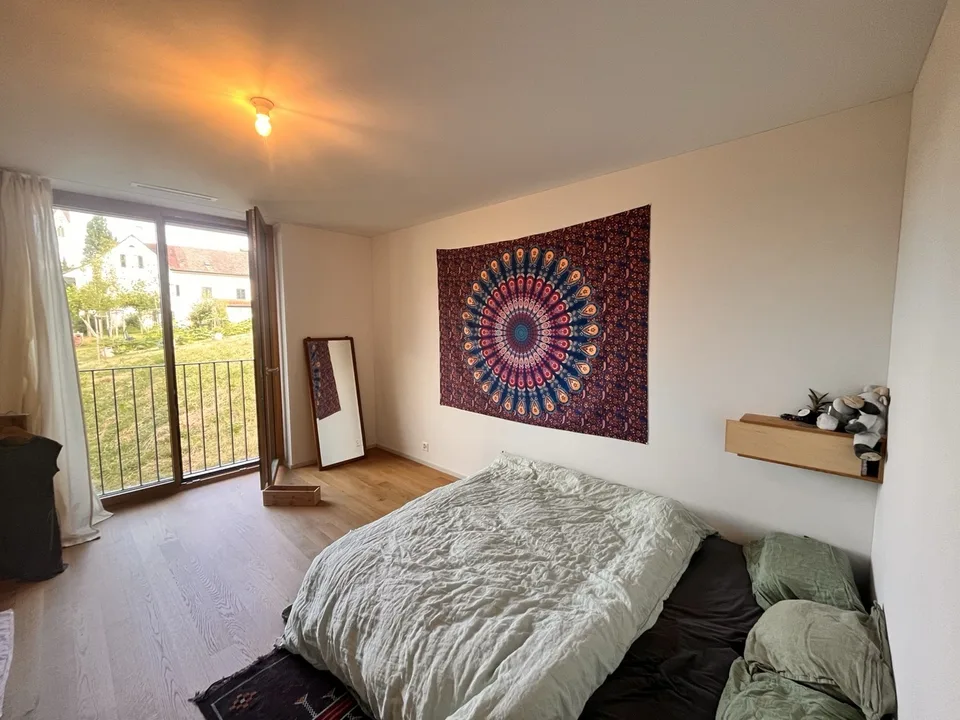 WG-Zimmer mit privatem Bad in grosszügiger Cluster-Wohnung mit Garten