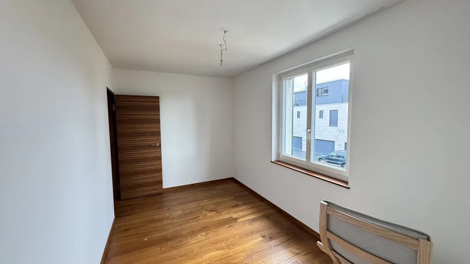 Helles 12m² Zimmer in gemütlicher 2er-WG in Erlenbach ZH