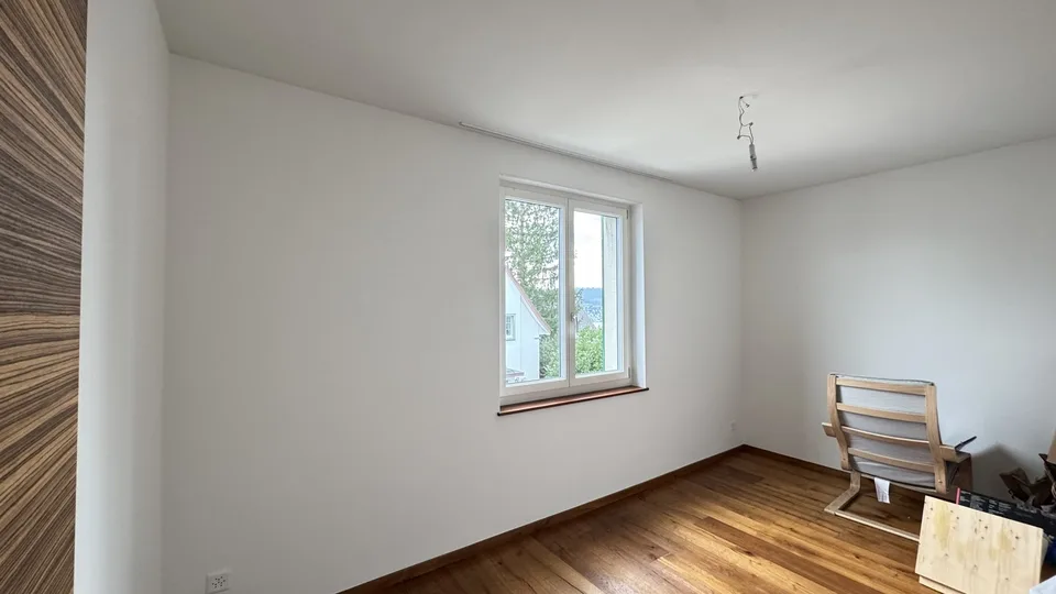 Helles 12m² Zimmer in gemütlicher 2er-WG in Erlenbach ZH