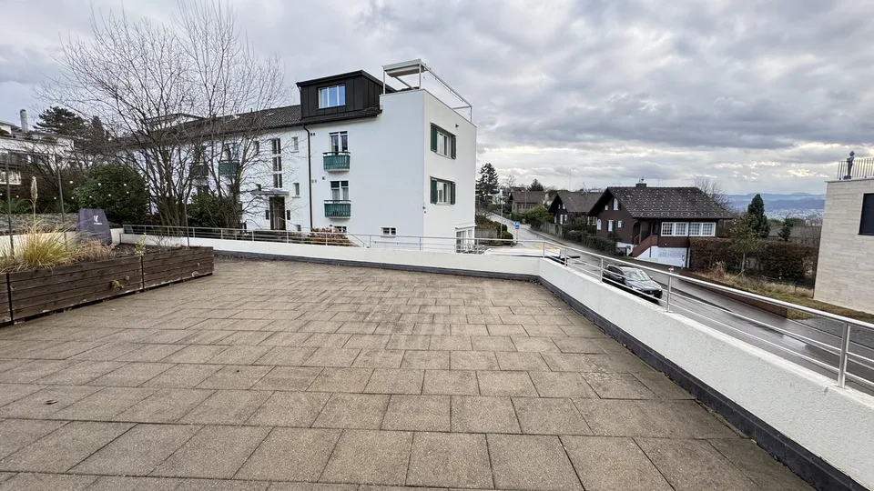 Helles 12m² Zimmer in gemütlicher 2er-WG in Erlenbach ZH